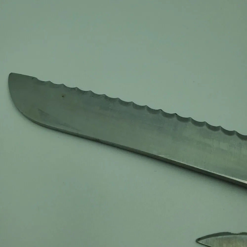 Set of 5 Copco Chefs Knives Bread, Steak x2, Utility x2 READ. Small Rust Spots